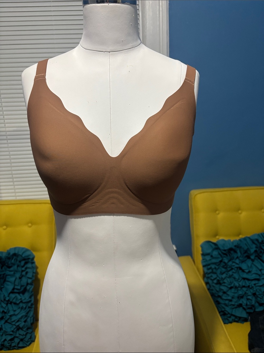 Seamless Scallop Edge Wireless Bra - Brown